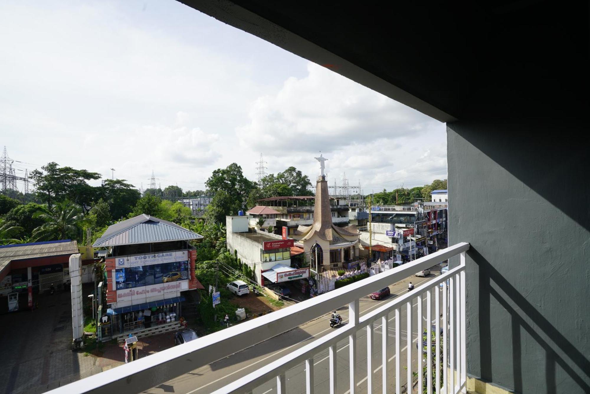 Quilon Residency Kundara Hotel Perumanseri Bagian luar foto