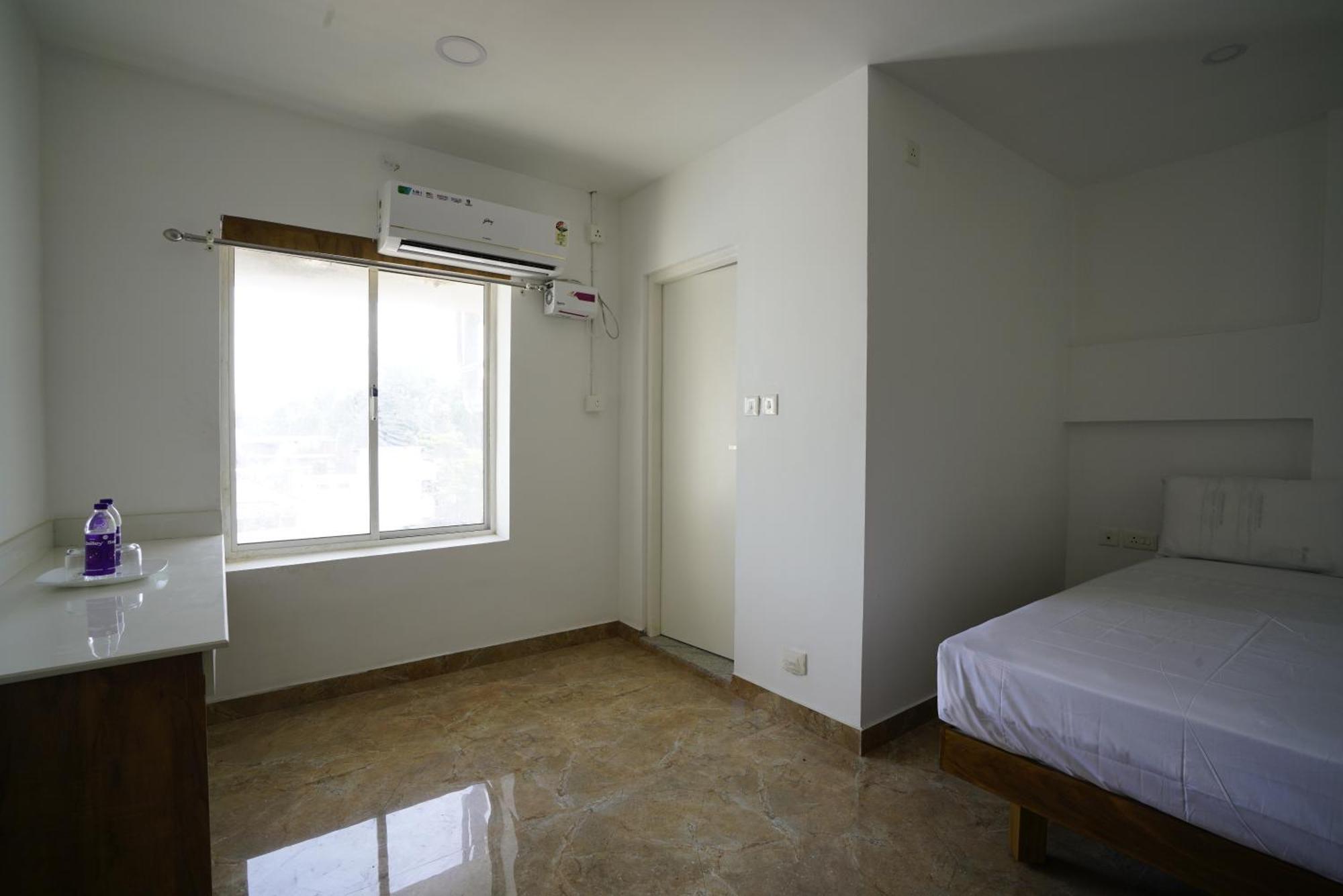 Quilon Residency Kundara Hotel Perumanseri Bagian luar foto